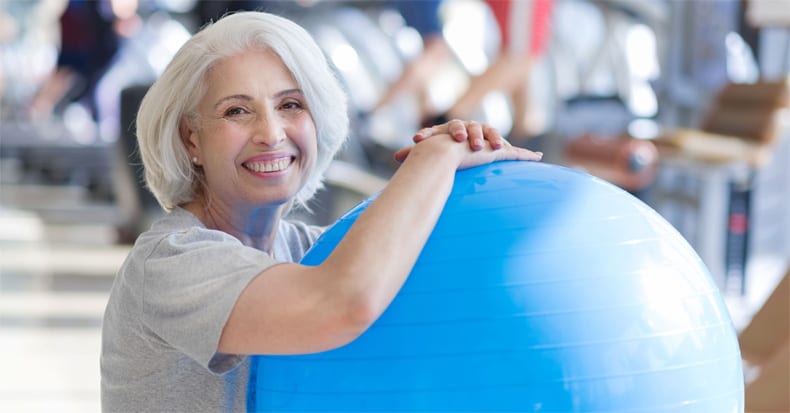 ¡Los Ejercicios en un Balón de Pilates Ayudan a los Pacientes con Dolor de Espalda!